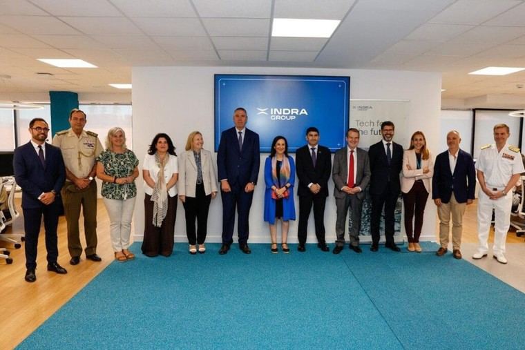 Margarita Robles destaca la importancia del Centro Tecnológico de Indra en Vigo para el empleo y la defensa