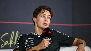 Russell destaca la necesidad de mejorar la fiabilidad en Mercedes tras pruebas complicadas