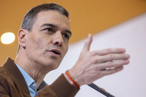 Sánchez acusa a Feijóo de querer extender el Pacto del Ventorro por toda España