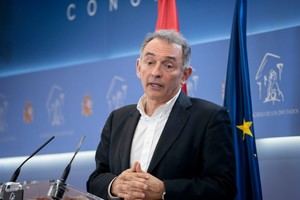 Santiago exige a Rutte que respete la soberanía de España y critica la presión de EE.UU. para aumentar el gasto militar