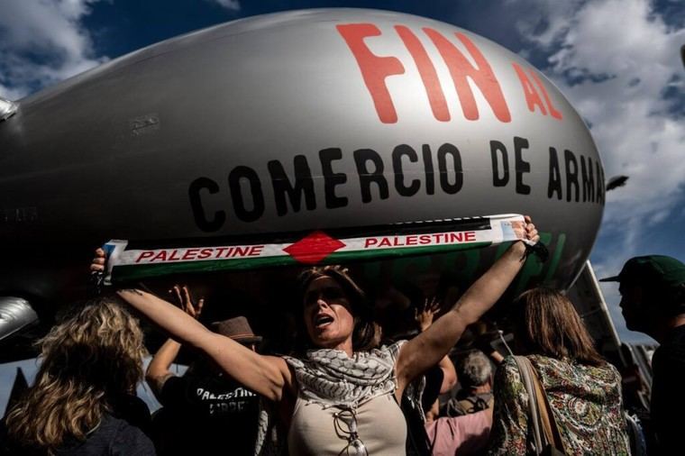Santiago insta al PSOE a unirse al acuerdo para embargar armas a Israel tras su tramitación urgente