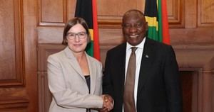 La presidenta del CICR se reúne con el presidente de Sudáfrica para promover el derecho humanitario