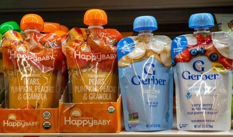 Greenpeace alerta sobre microplásticos en alimentos para bebés de Nestlé y Danone